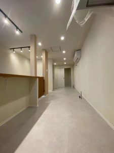 １階店舗、２階住居の内装工事を行いました。【東新株式会社】